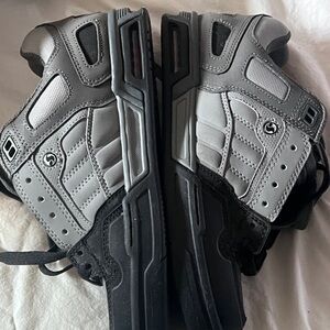 Throttle Nubuck Stylish Gray and Black Size 7 Kids Sneakers